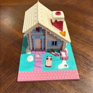 Vintage Polly Pocket 1993 - Ski Lodge - Only The Building